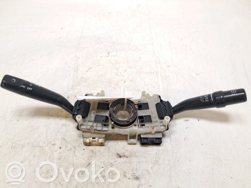 Toyota Hilux (N140, N150, N160, N170) Interrupteur d’éclairage