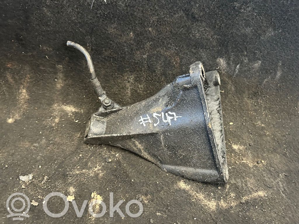 Volkswagen PASSAT B5.5 Engine mounting bracket 