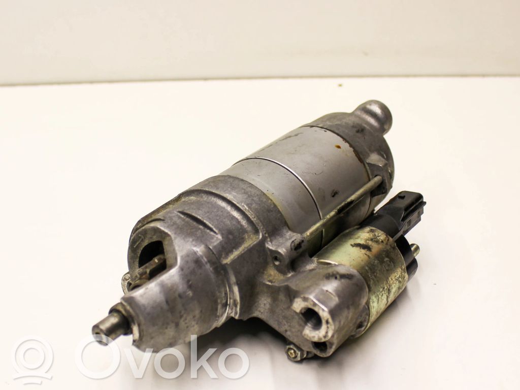 Audi A4 S4 B9 8W Starteris 