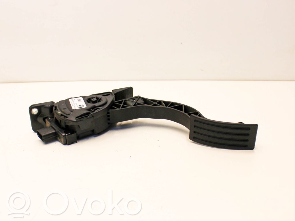 Volvo V40 Akceleratoriaus pedalas 