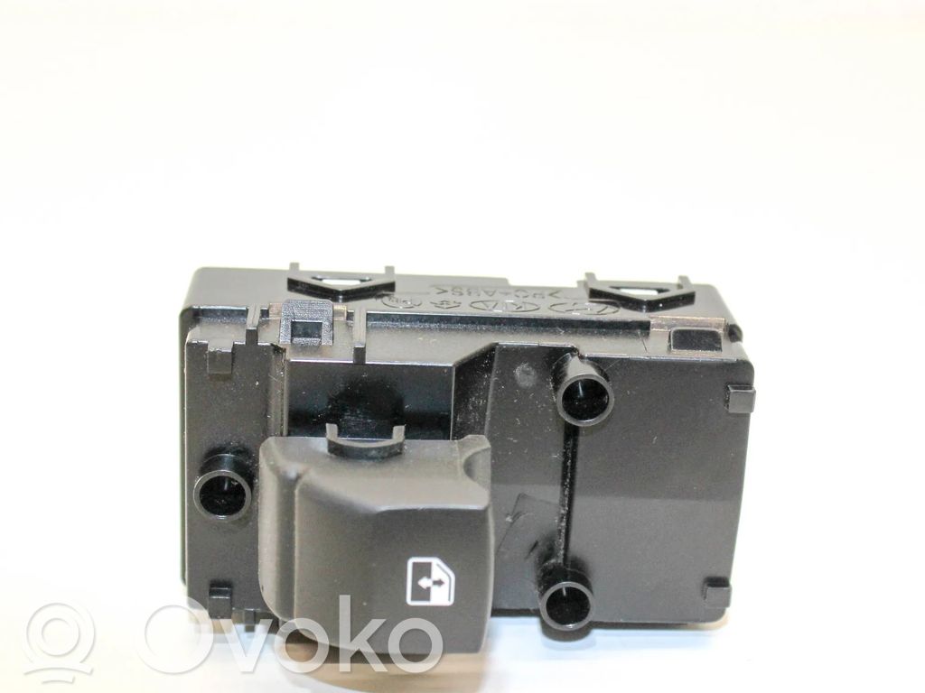 Electric window control switch   93575J7000