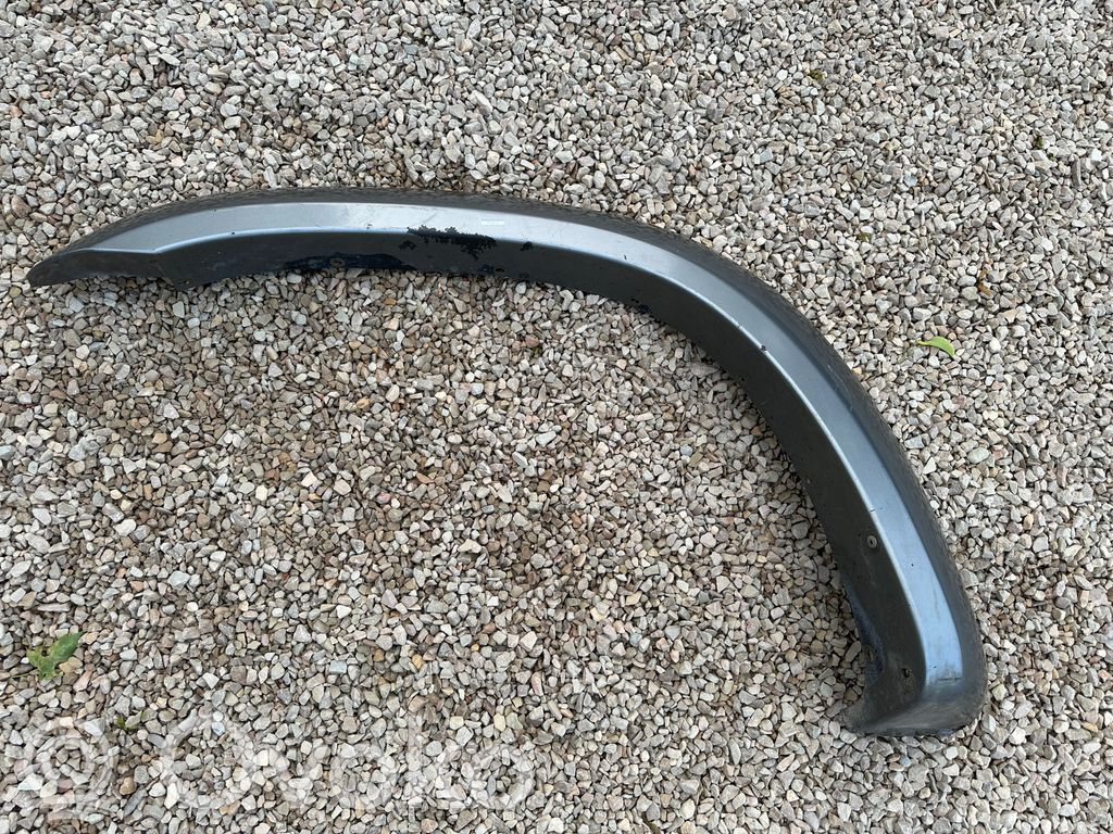 Front arch trim   63813VB100