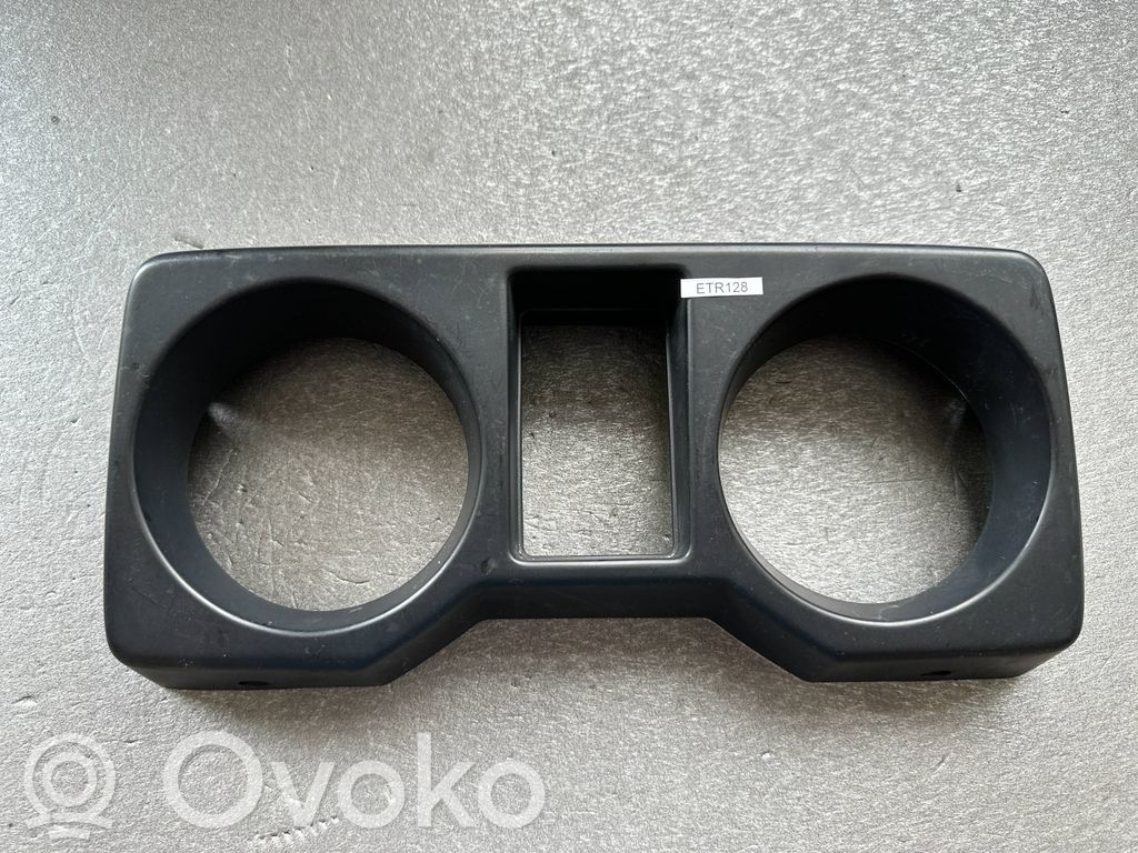 Isuzu Trooper Moldura del panel 