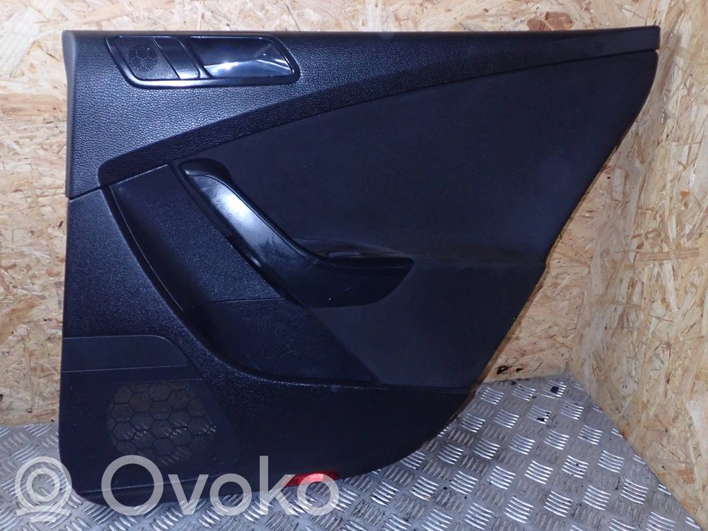 Volkswagen PASSAT B6 Boczki / Poszycie drzwi tylnych 