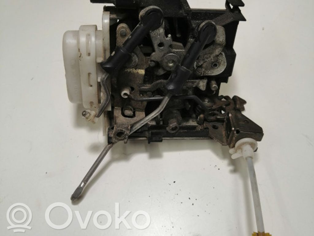 Audi A3 S3 8L Takaoven lukko 