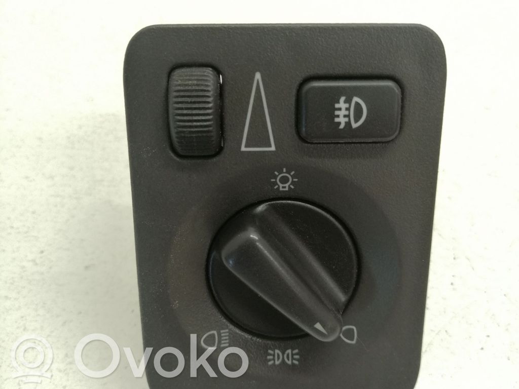 Light switch   758173