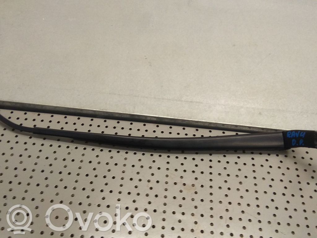 Toyota RAV 4 (XA30) Front wiper blade arm 
