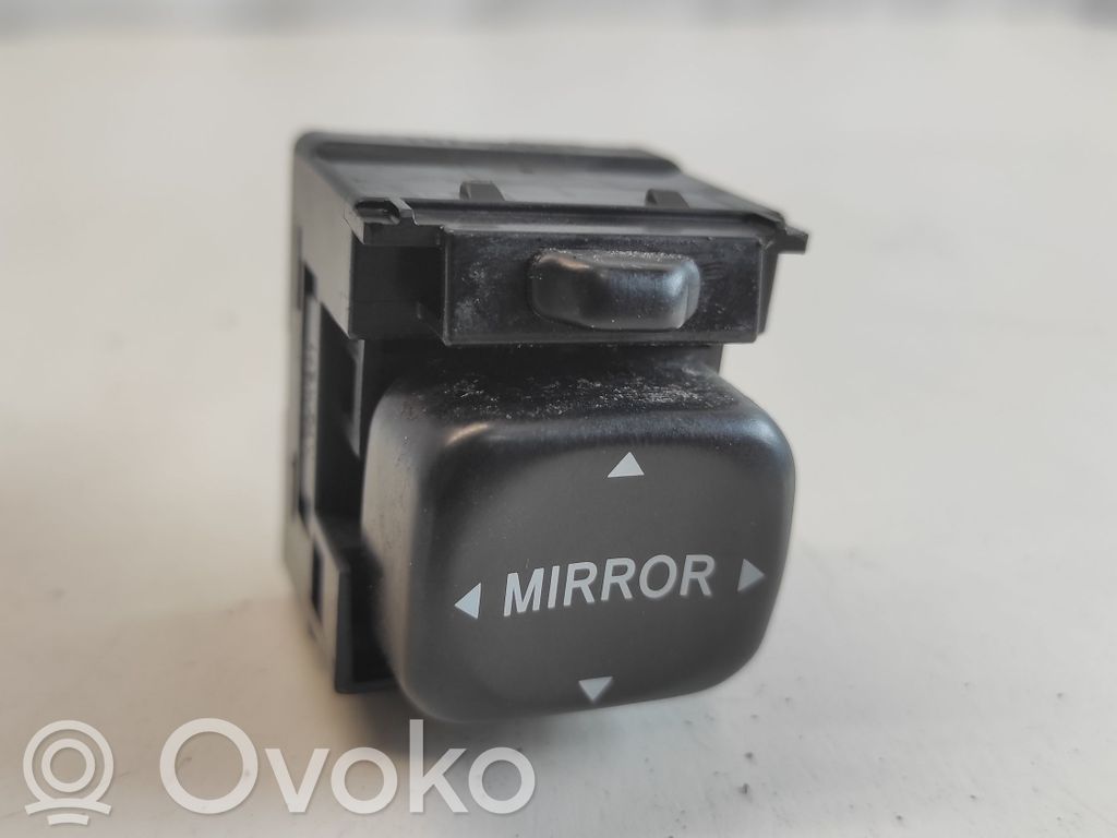 Toyota Yaris Wing mirror switch 