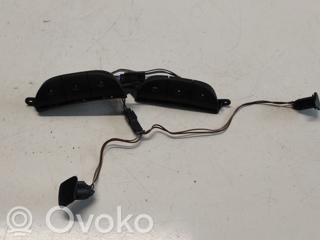 Opel Zafira A Steering wheel buttons/switches 