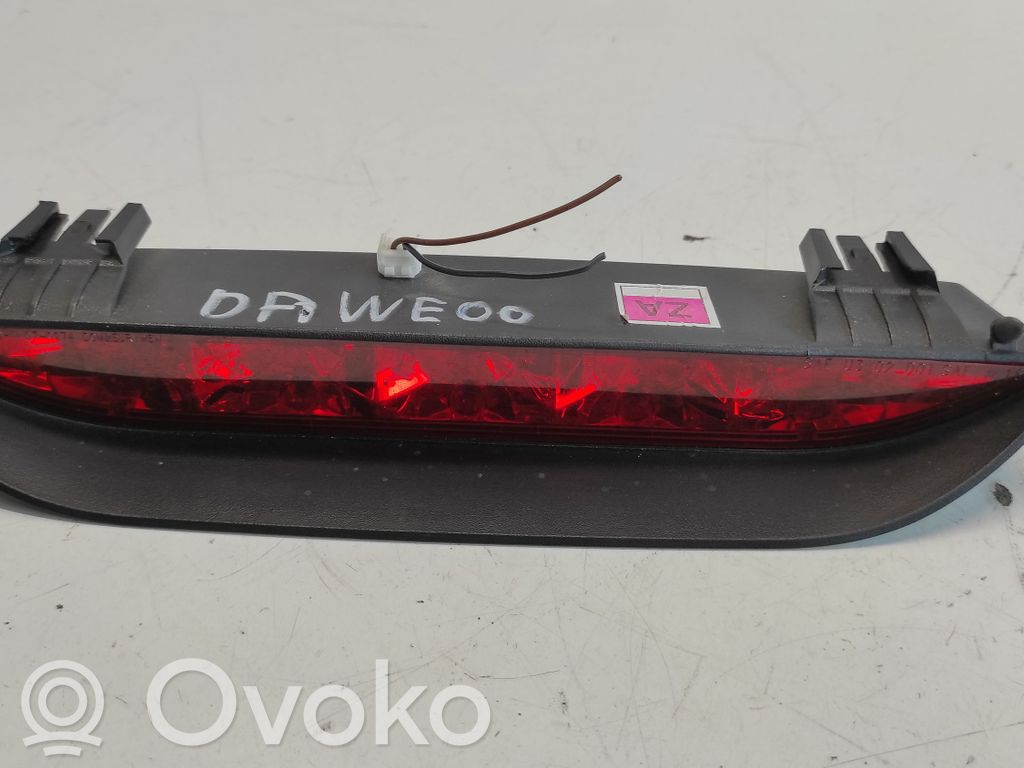 Third/center stoplight   S3020876,070274