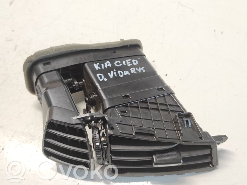 KIA Ceed Dash center air vent grill 