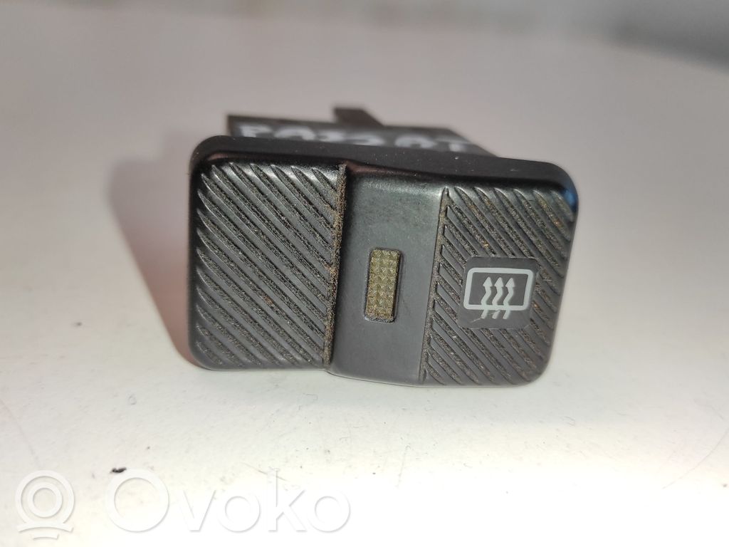 Volkswagen PASSAT B3 Windscreen/window heater switch 