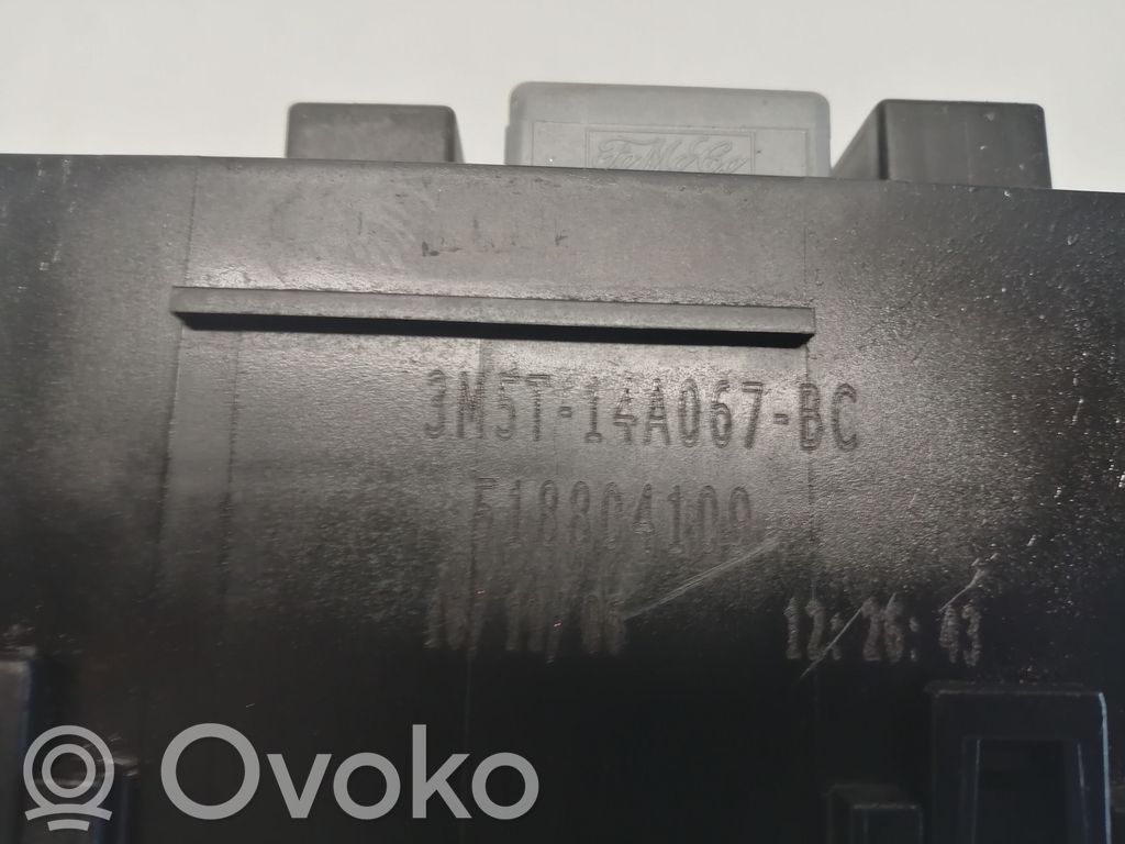 Módulo de fusible   3M5T14A067BC,518804109