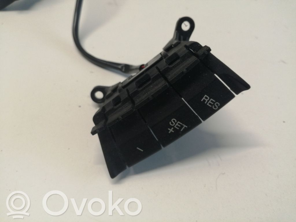 Ford Focus Steering wheel buttons/switches 