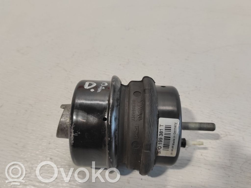 Volkswagen Phaeton Engine mount bracket 