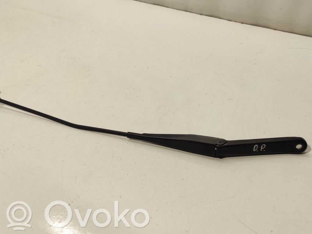 Ford Focus Front wiper blade arm 