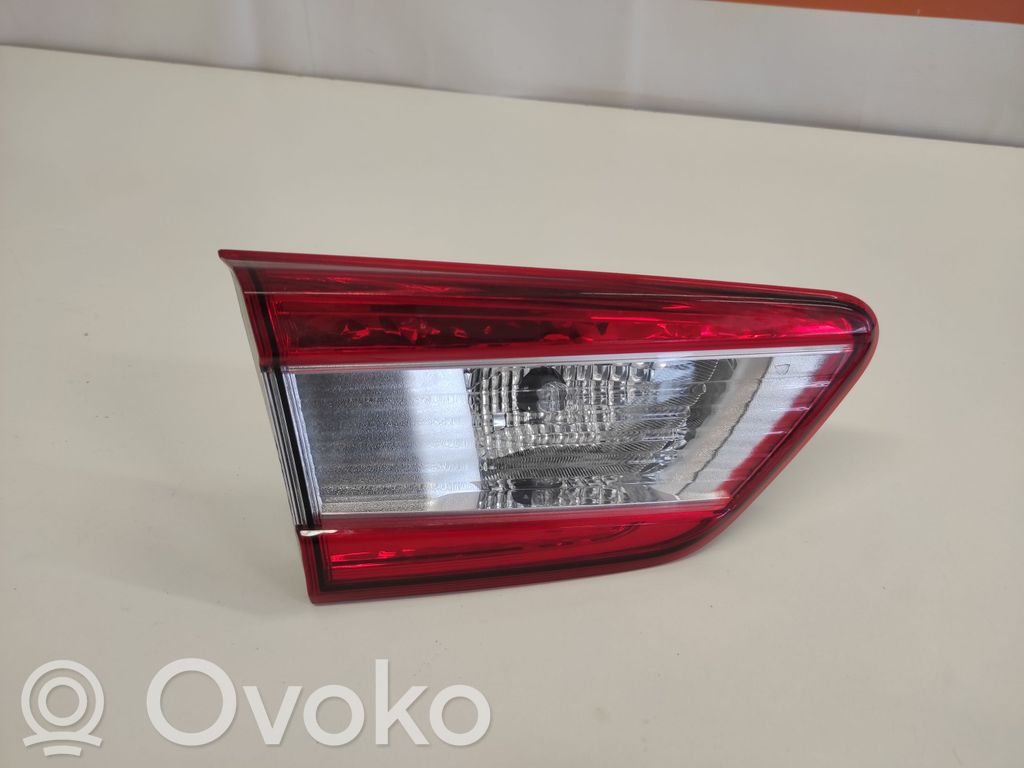 Subaru Impreza V Galinis žibintas dangtyje 