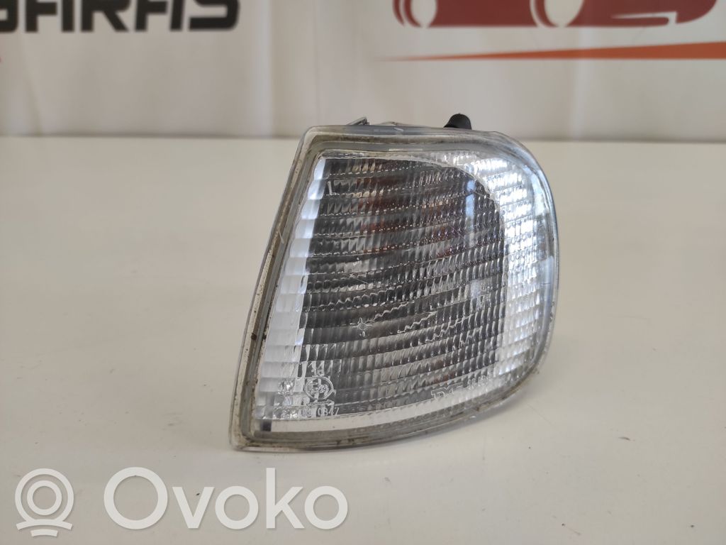 Volkswagen Caddy Kierunkowskaz przedni 