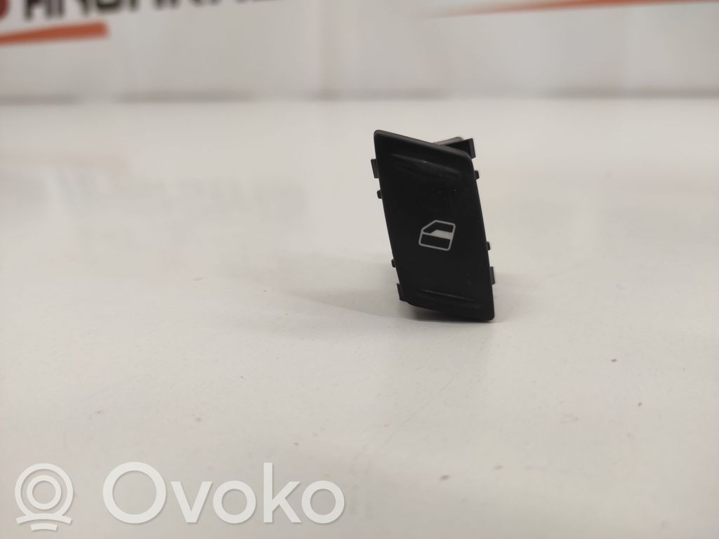 Skoda Octavia Mk2 (1Z) Electric window control switch 