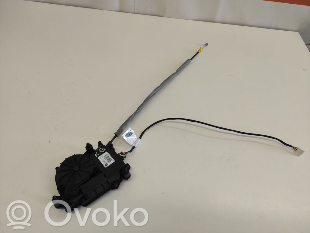 BMW 5 G30 G31 G38 Siłownik elektryczny podnoszenia klapy tylnej / bagażnika 