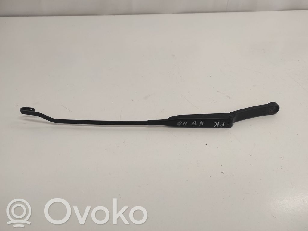 Audi A4 S4 B5 8D Wischerarm vorne 