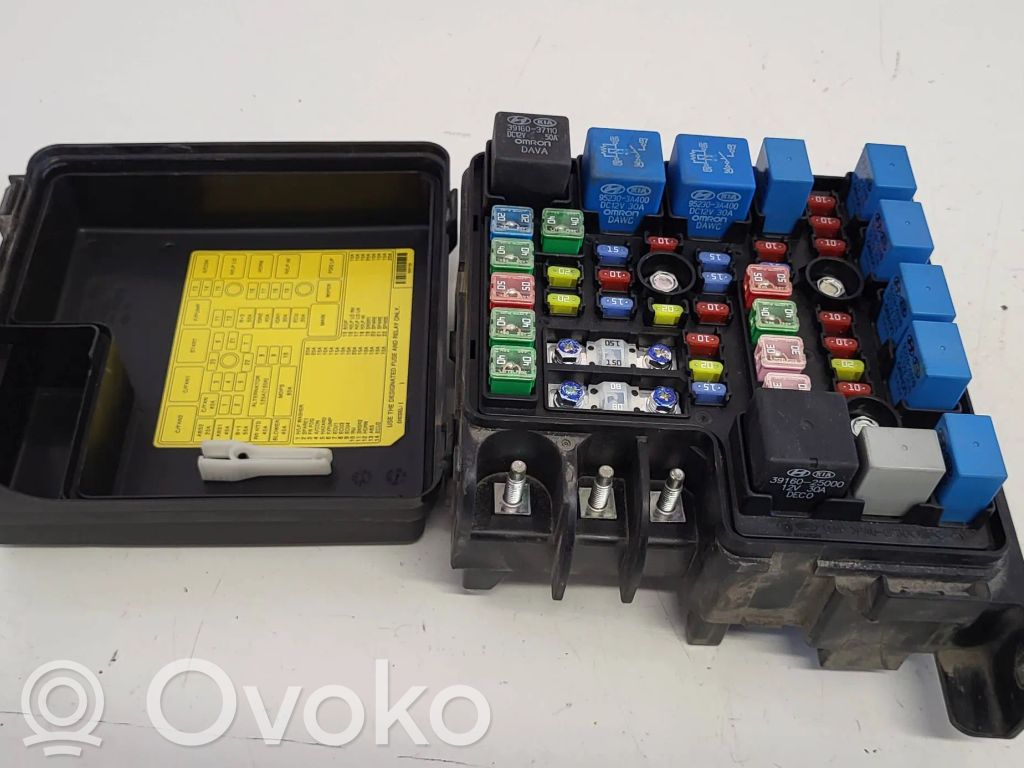 KIA Ceed Fuse module 