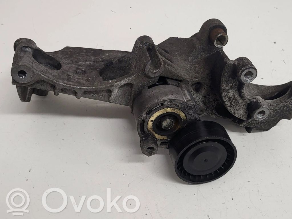 Renault Kangoo I Engine mounting bracket 