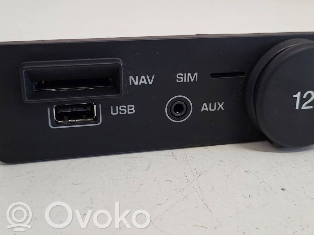 Jaguar F-Pace USB socket connector 