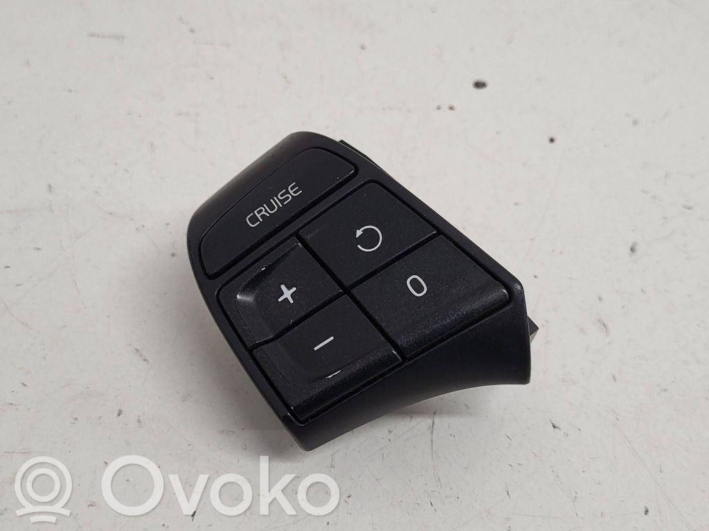 Volvo S40 Steering wheel buttons/switches 