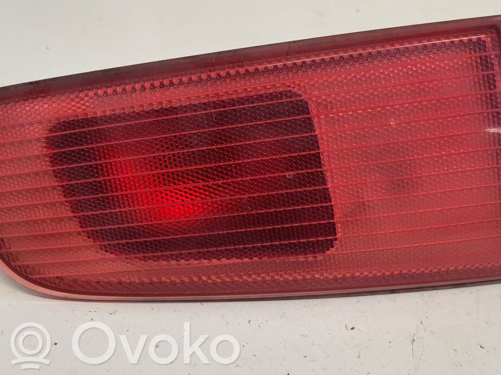Mazda 2 Aizmugurējais lukturis pārsegā 