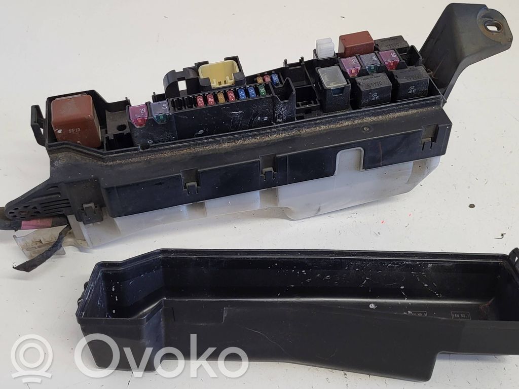 Toyota Corolla E120 E130 Módulo de fusible 