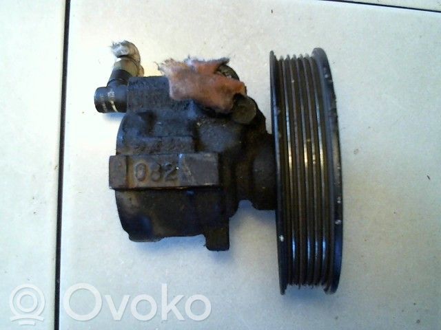 Opel Astra F Ohjaustehostimen pumppu 