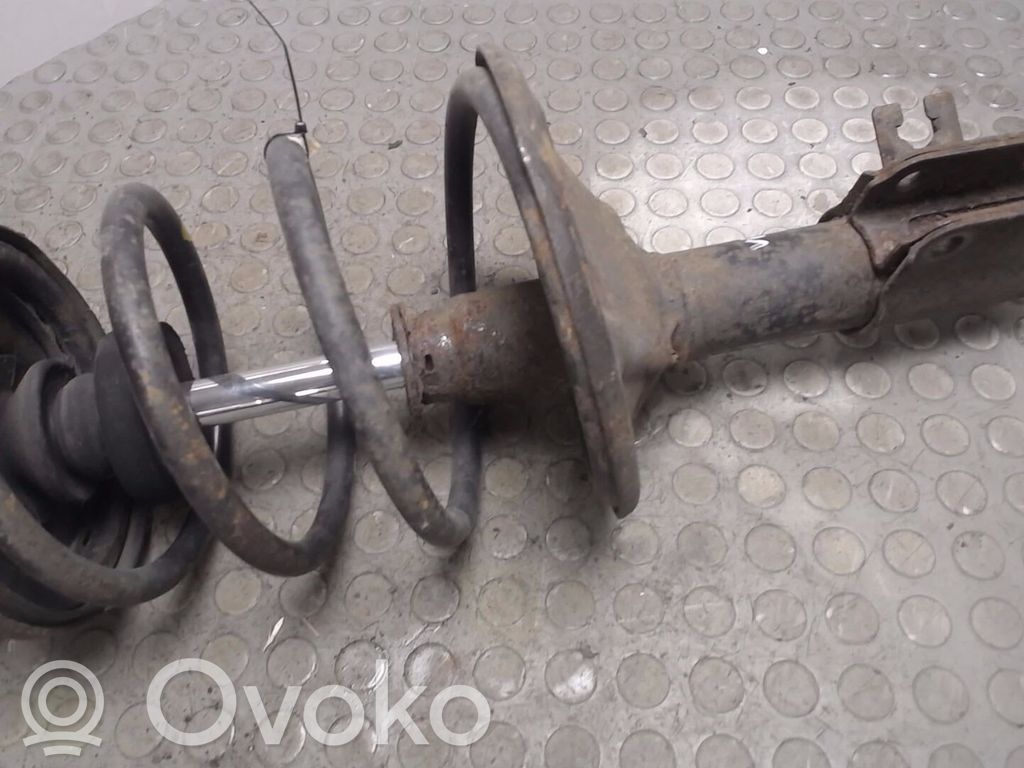 Mazda 323 Priekšpusē amortizators 
