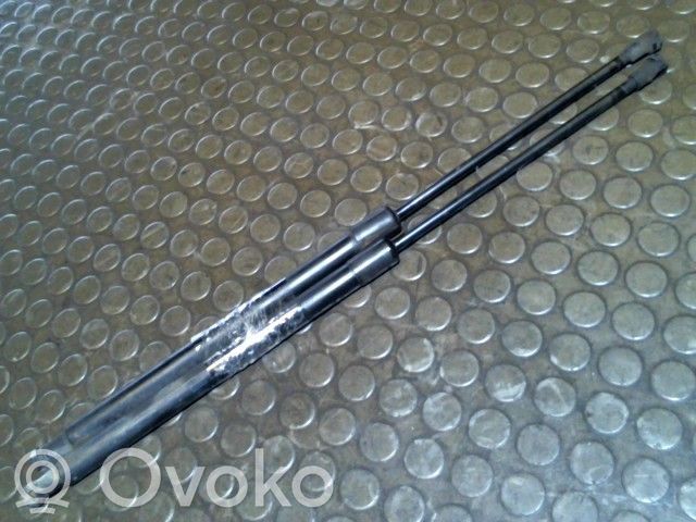 Amortyzator klapy tylnej bagażnika   8275528P3,8275528P3,8P3827552D