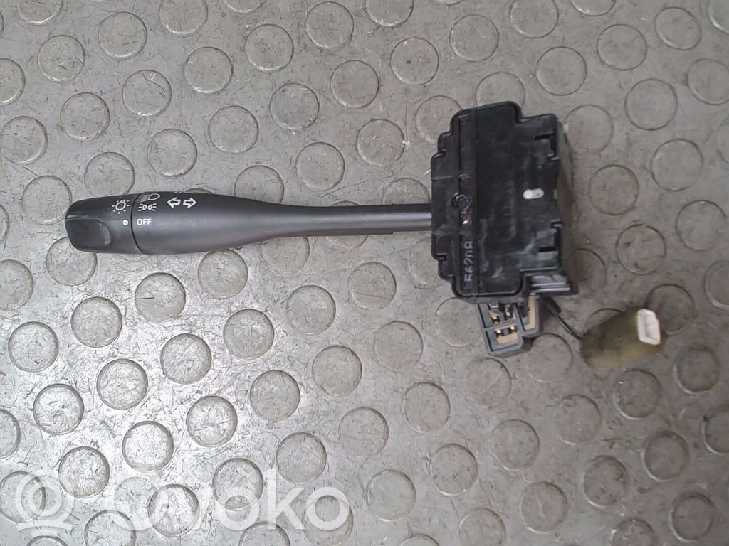 Nissan Primera Suuntavilkun vipu 