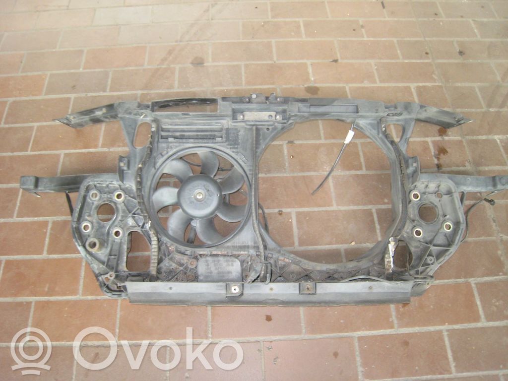 Audi A6 S6 C5 4B Radiatoru paneļa augšējā daļa (televizors) 