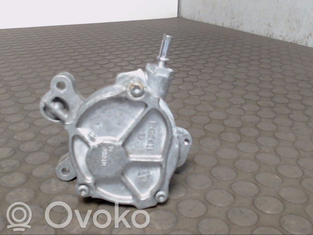 Ford Mondeo MK IV Vacuum pump 