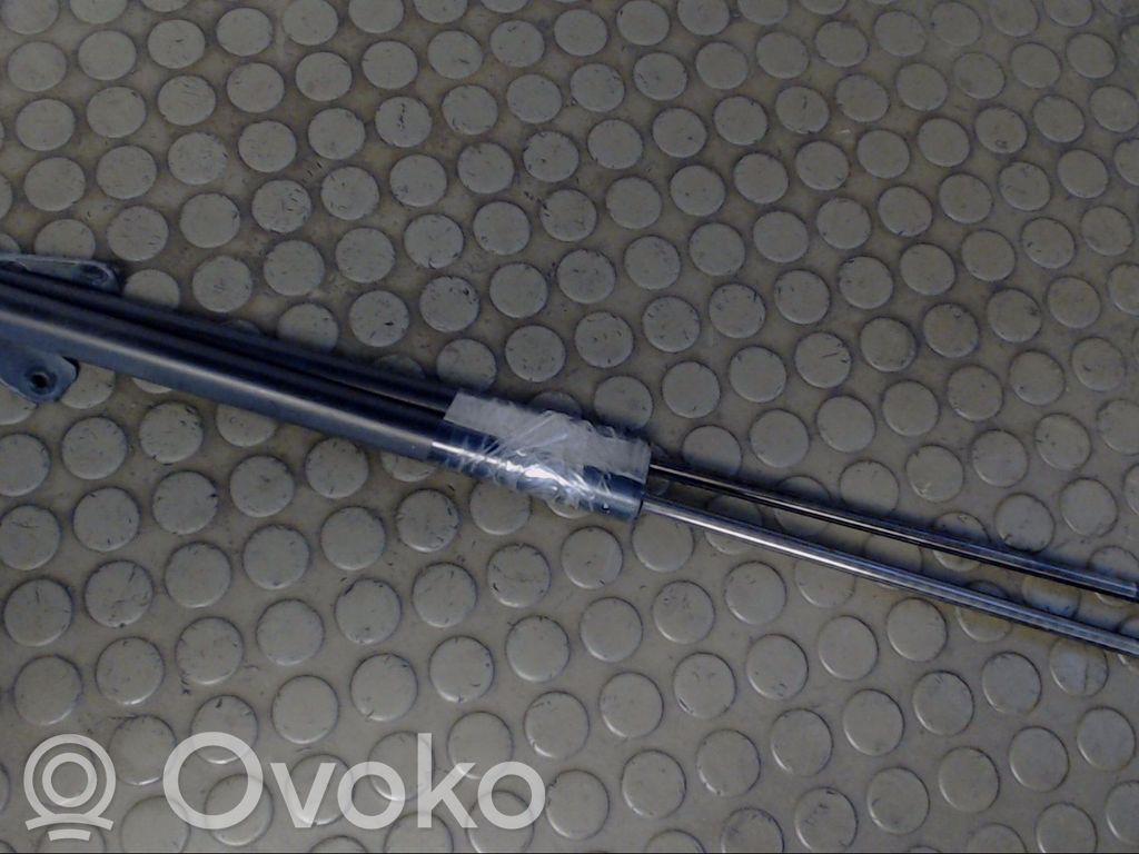 Volkswagen PASSAT B4 Vérin de capot arrière