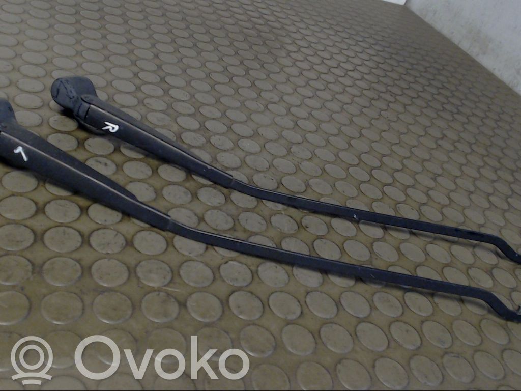 Opel Astra F Front wiper blade arm 