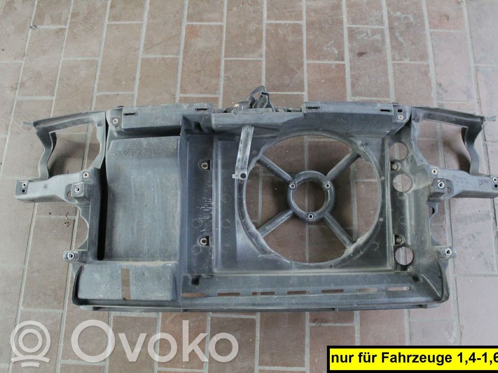 Volkswagen Golf III Staffa del pannello di supporto del radiatore parte superiore 
