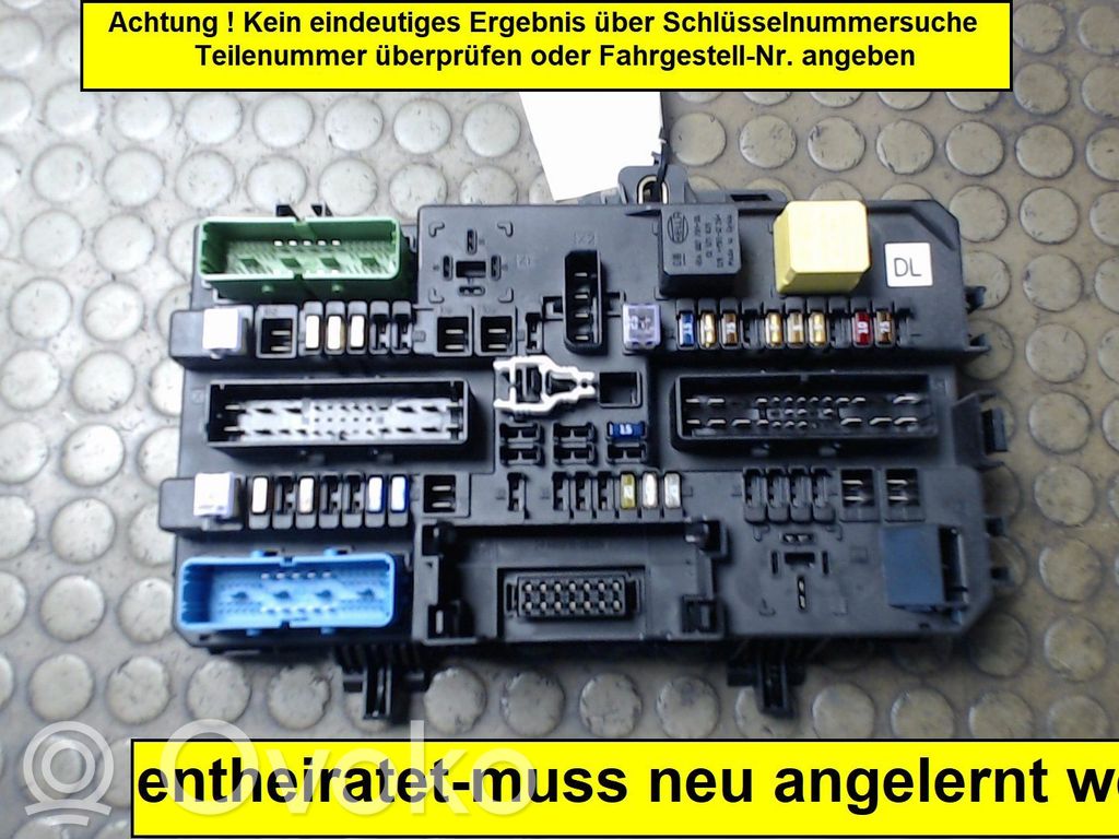 Opel Astra H Skrzynka bezpieczników / Komplet 