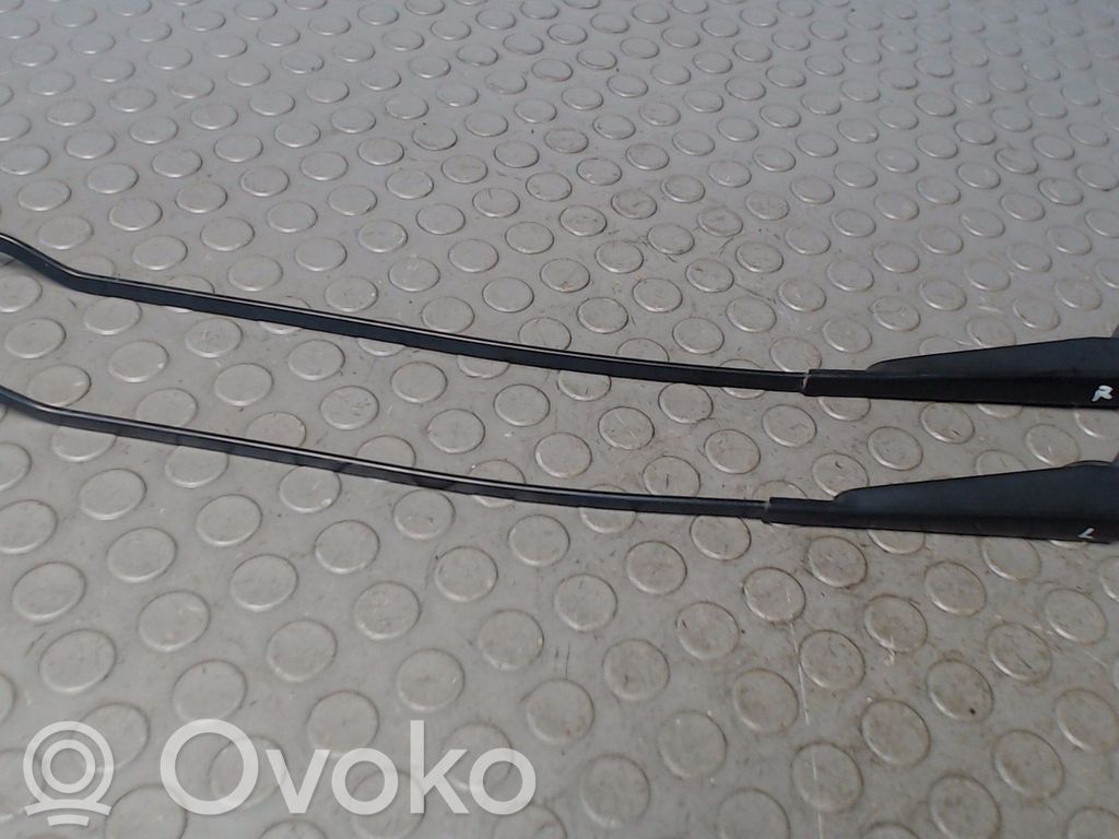 Opel Corsa B Front wiper blade arm 