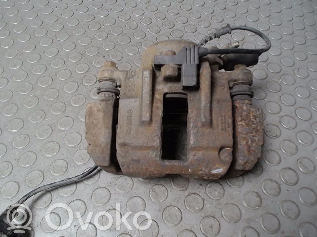 Mercedes-Benz Vaneo W414 Zacisk hamulcowy przedni 