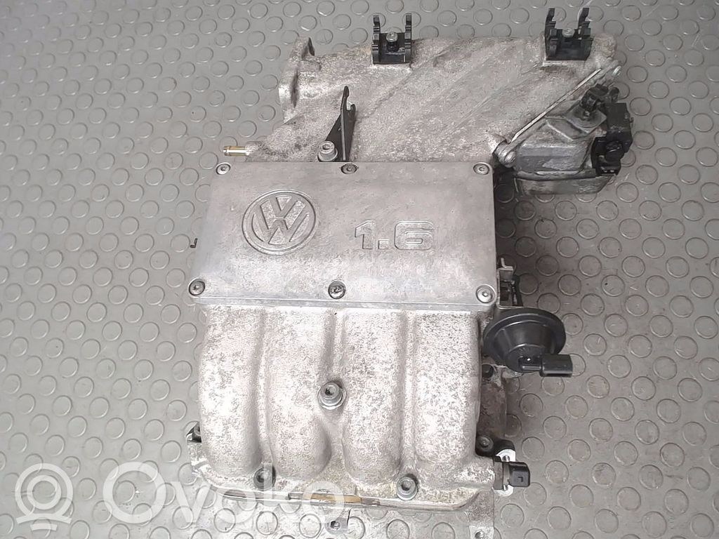 Volkswagen PASSAT B4 Colector de admisión 