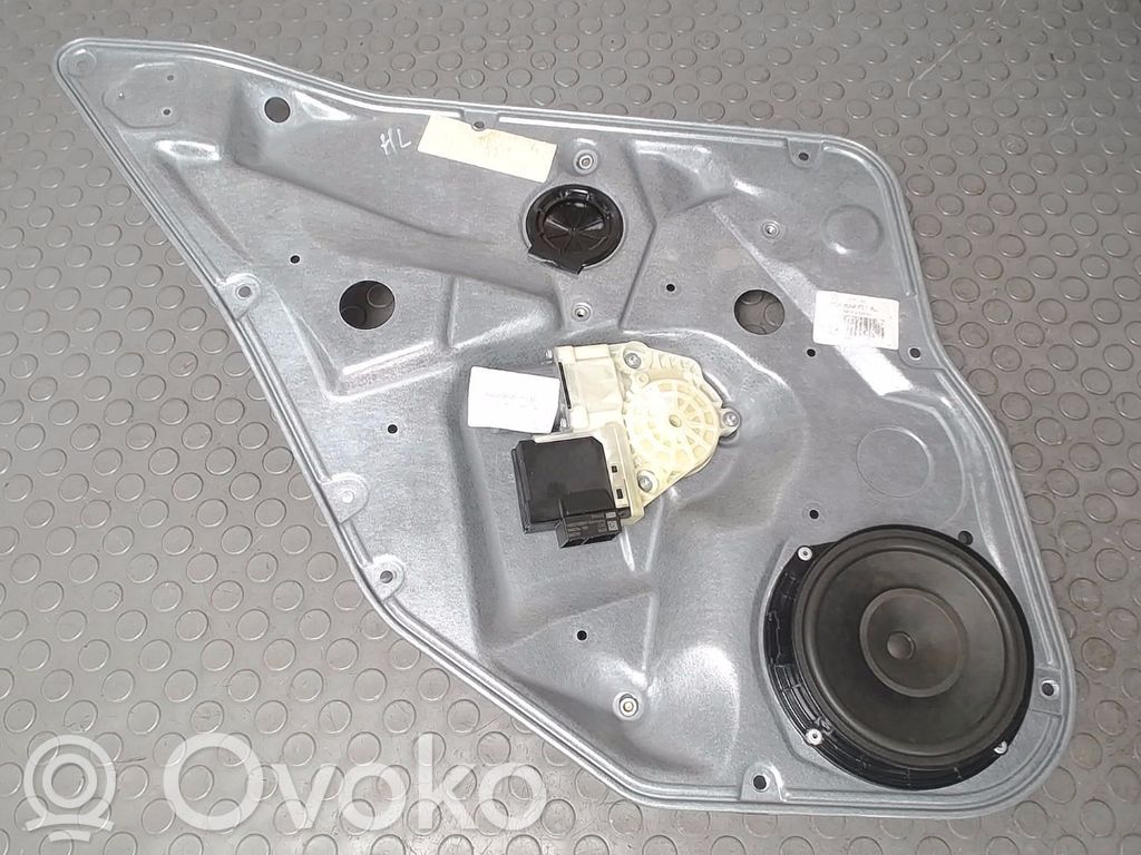 Seat Ibiza III (6L) Varikliukas šoninių slankiojančių durų 
