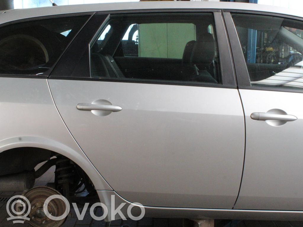 Nissan Primera Puerta trasera 