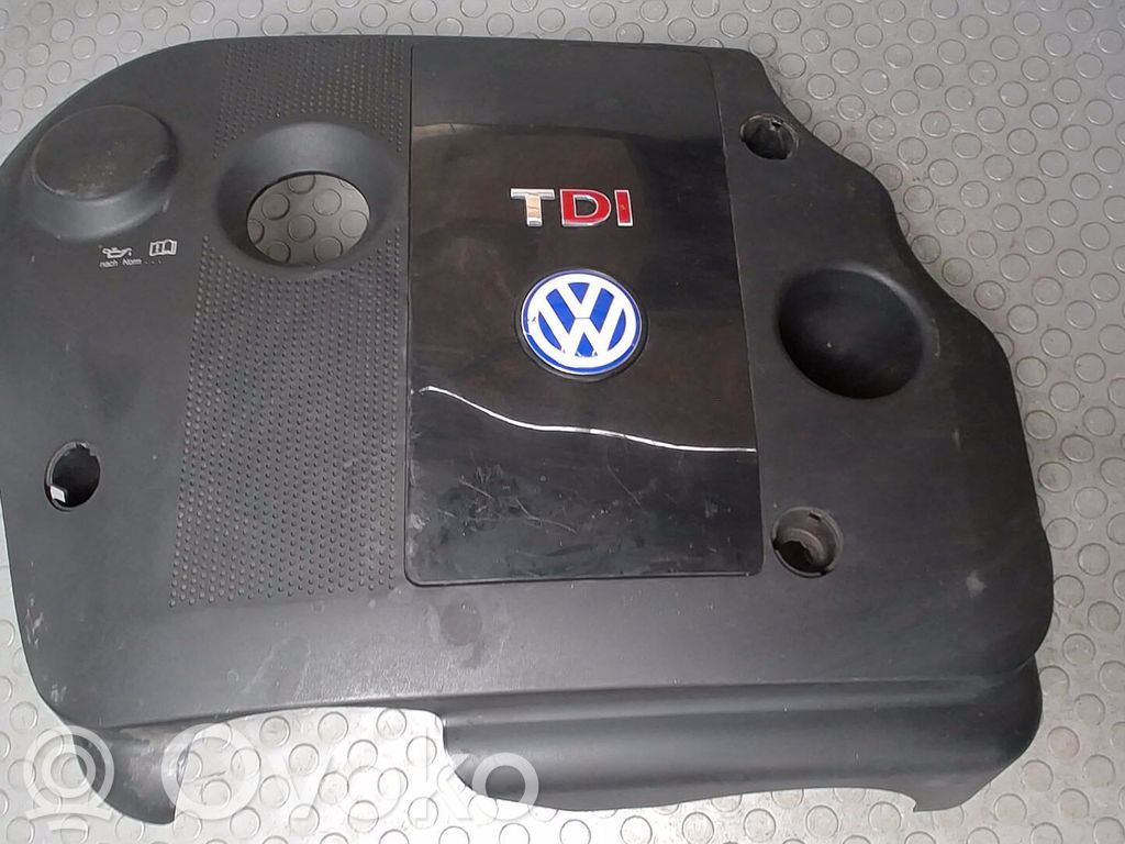 Volkswagen PASSAT B5 Osłona górna silnika 