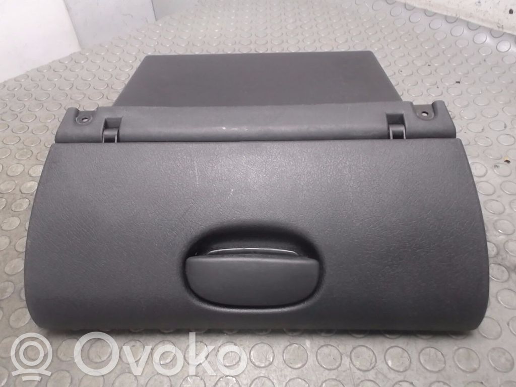 Opel Corsa B Juego guantera 