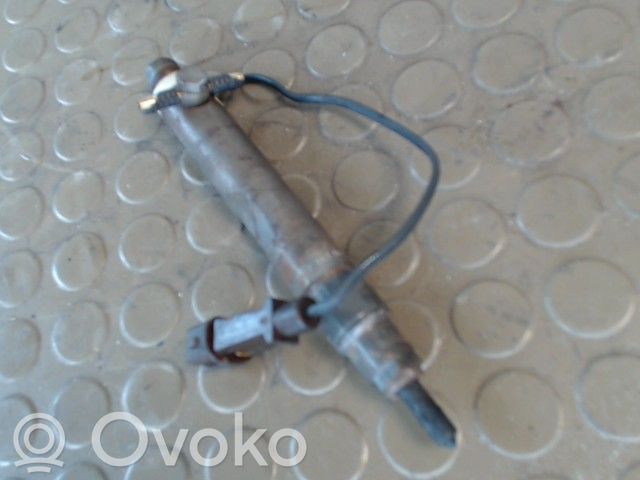 Volkswagen PASSAT B5 Inyector de combustible 