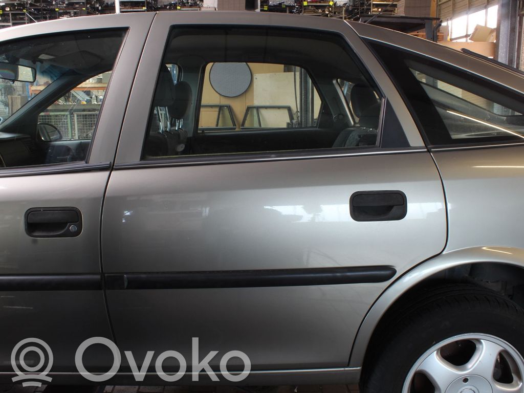 Opel Vectra B Puerta trasera 